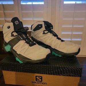Salomon X Ultra 4 mid GTX hiking boot size 9